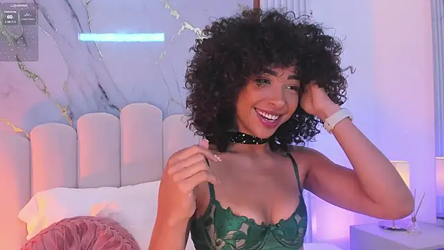 Snapshot of OSHUN_ chatting on 16, 9, 2025 OSHUN online show from 16, 9, 2025