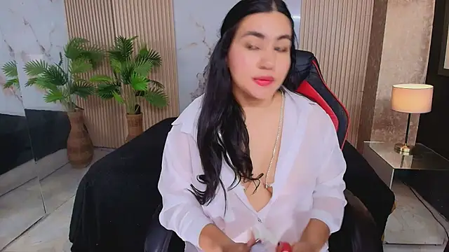 AmorMia online show from 4, 11, 2025