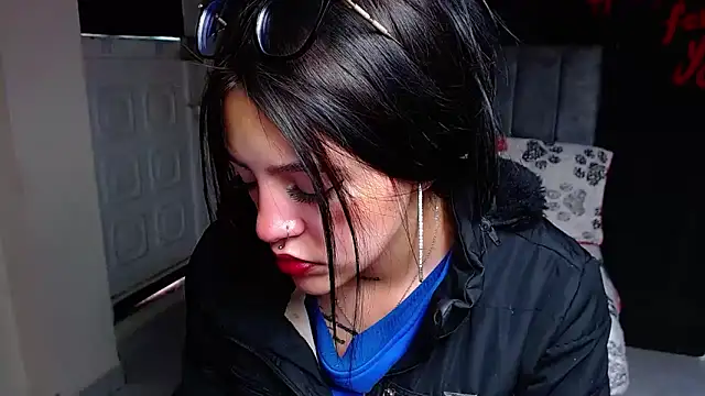 Violettasquirt online show from 6, 4, 2026