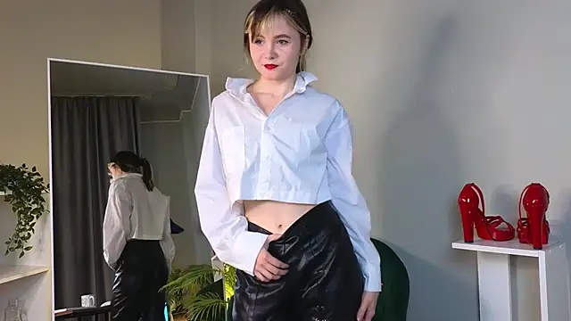 Snapshot of CiriRianonn chatting on 22, 9, 2025 CiriRianonn online show from 22, 9, 2025