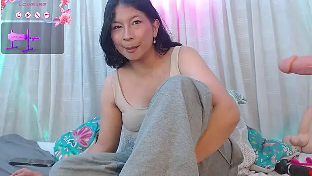 Snapshot of zoewilliams2 chatting on 14, 12, 2025 zoewilliams2 online show from 14, 12, 2025