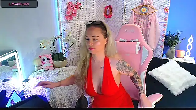 Snapshot of EllieKarrX chatting on 26, 9, 2025 EllieKarrX online show from 26, 9, 2025