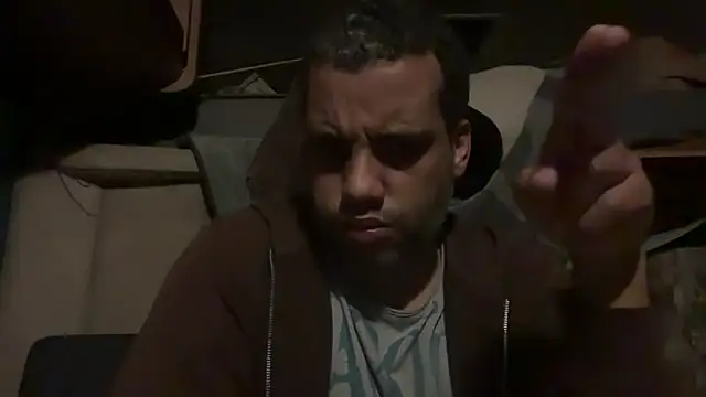 Snapshot of AbsolutMouuah chatting on 12, 10, 2025 AbsolutMouuah online show from 12, 10, 2025