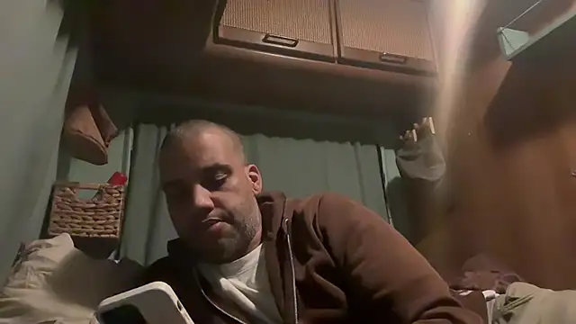 Snapshot of AbsolutMouuah chatting on 4, 11, 2025 AbsolutMouuah online show from 4, 11, 2025