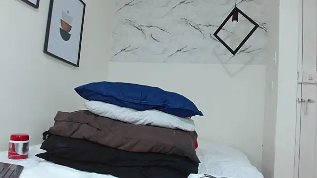 EvaMills1 online show from 10, 11, 2025