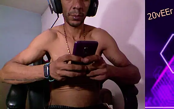 Snapshot of 20vEEr chatting on 9, 3, 2025 20vEEr online show from 9, 3, 2025