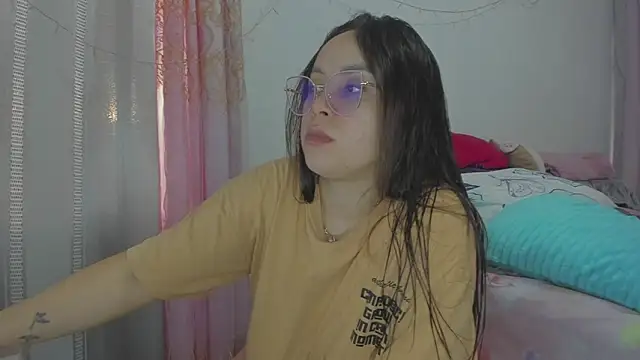 Snapshot of HARLEYNAPIER chatting on 5, 7, 2026 HARLEYNAPIER online show from 5, 7, 2026