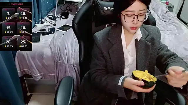 Angelababy001 online show from 13, 1, 2025