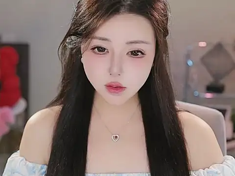 Qiaoqiao  online show from 14, 12, 2025