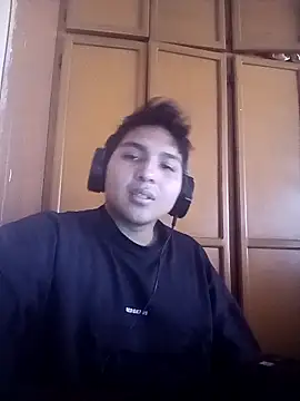 Snapshot of LoganFinds chatting on 4, 12, 2025 LoganFinds online show from 4, 12, 2025