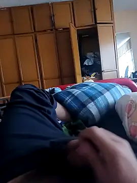 Snapshot of LoganFinds chatting on 13, 12, 2025 LoganFinds online show from 13, 12, 2025