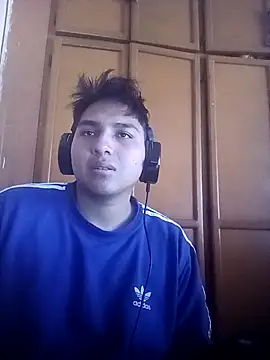 Snapshot of LoganFinds chatting on 15, 12, 2025 LoganFinds online show from 15, 12, 2025