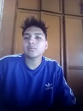 Snapshot of LoganFinds chatting on 17, 12, 2025 LoganFinds online show from 17, 12, 2025