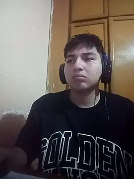 Snapshot of LoganFinds chatting on 19, 12, 2025 LoganFinds online show from 19, 12, 2025