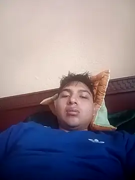 Snapshot of LoganFinds chatting on 20, 12, 2025 LoganFinds online show from 20, 12, 2025