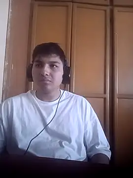 Snapshot of LoganFinds chatting on 22, 12, 2025 LoganFinds online show from 22, 12, 2025