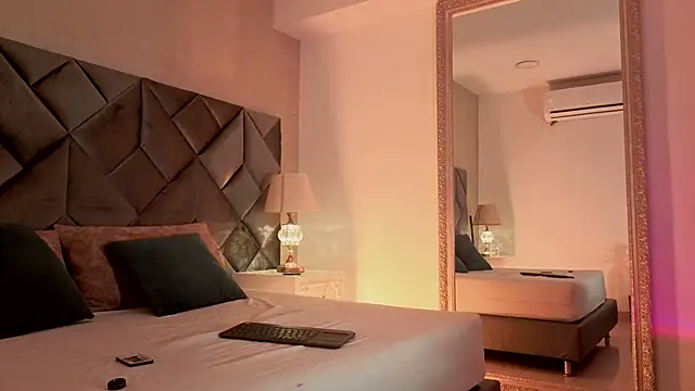 Luisa0110 online show from 8, 4, 2026