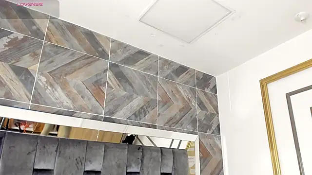 TaniaSmith1 online show from 6, 11, 2025