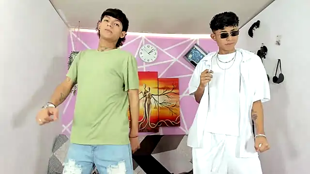 Fresahot2005 online show from 3, 2, 2025