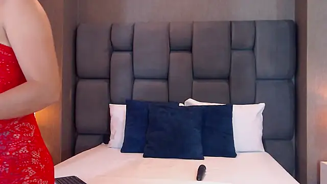 SophieWolkman online show from 5, 3, 2025