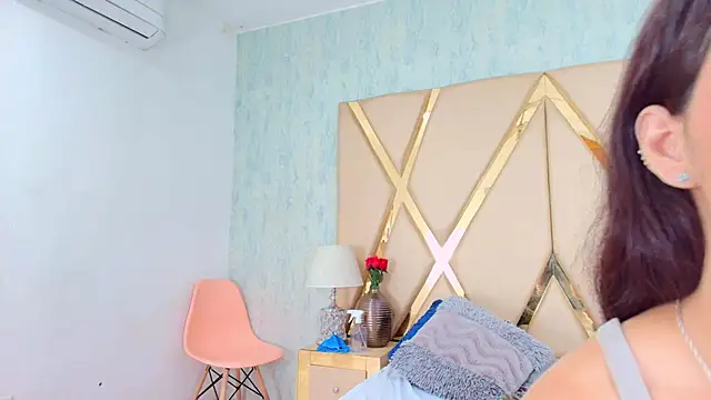 NicoleEsposito online show from 5, 2, 2025