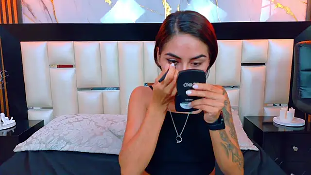 NicoleEsposito online show from 14, 10, 2025