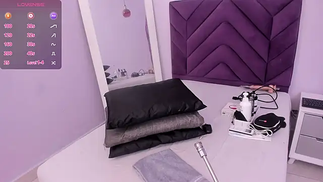 Maddyjohnsonn online show from 27, 12, 2024