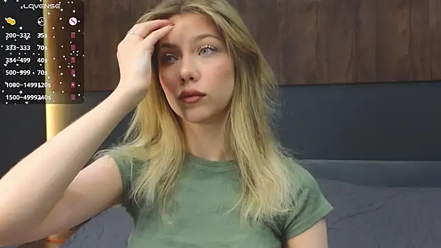 Snapshot of Rainaslater chatting on 4, 2, 2025 Rainaslater online show from 4, 2, 2025