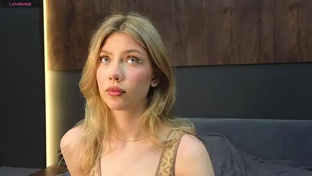 Snapshot of Rainaslater chatting on 8, 2, 2025 Rainaslater online show from 8, 2, 2025