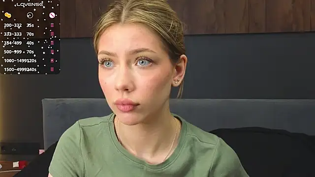 Snapshot of Rainaslater chatting on 6, 3, 2025 Rainaslater online show from 6, 3, 2025