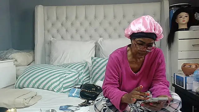 Snapshot of Carocurvy chatting on 5, 6, 2026 Carocurvy online show from 5, 6, 2026