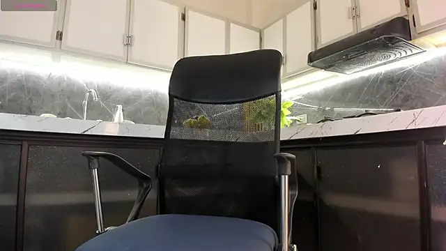 Snapshot of antony_bigdick_ chatting on 27, 11, 2025 antony bigdick online show from 27, 11, 2025