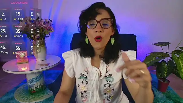 Elliee  online show from 12, 3, 2025