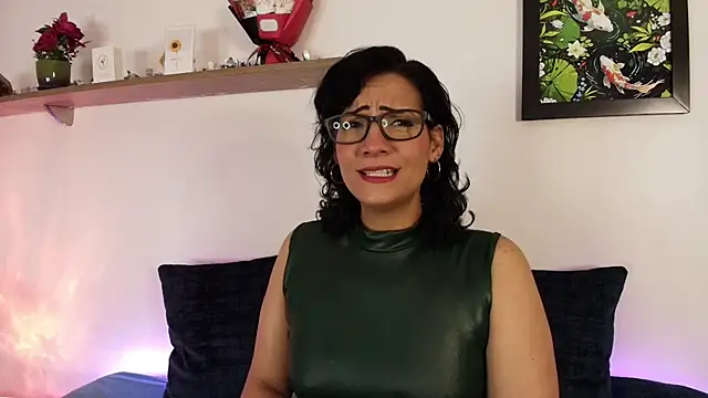 Elliee  online show from 18, 4, 2026