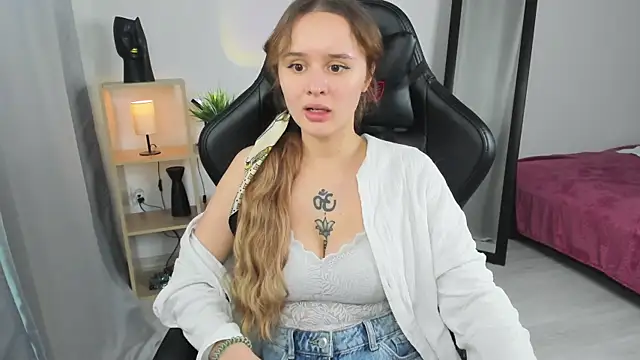 Snapshot of alicexforever chatting on 17, 12, 2024 alicexforever online show from 17, 12, 2024