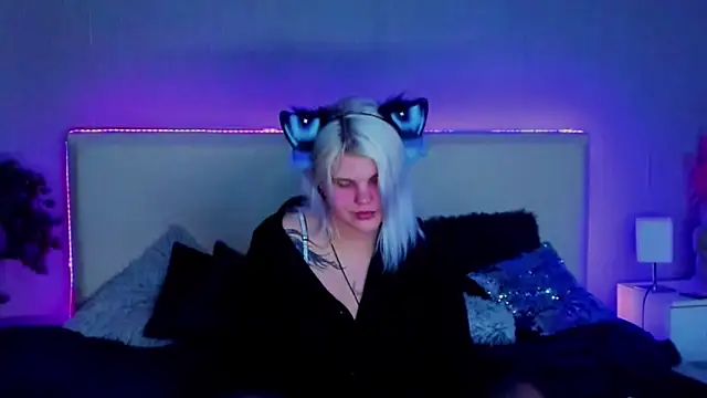 JoannLowe online show from 26, 2, 2025