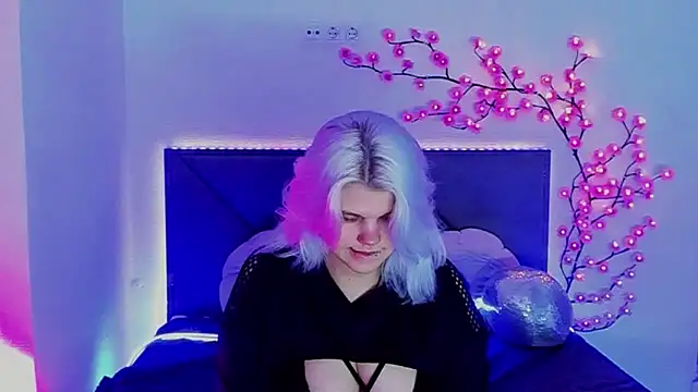 JoannLowe online show from 25, 3, 2026