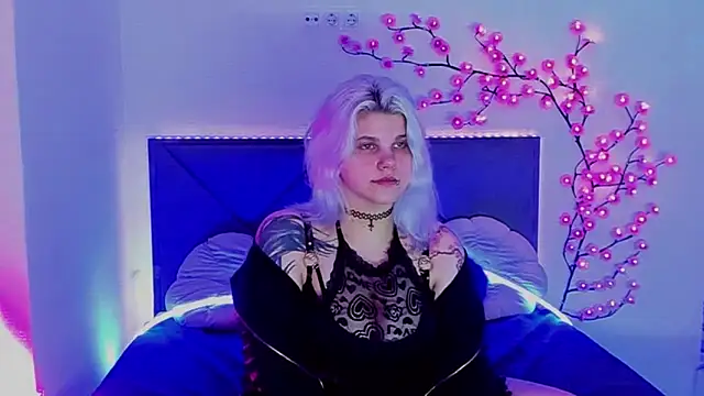 Snapshot of JoannLowe chatting on 14, 5, 2026 JoannLowe online show from 14, 5, 2026