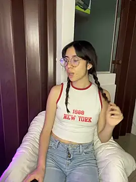 Catyloves online show from 13, 12, 2024