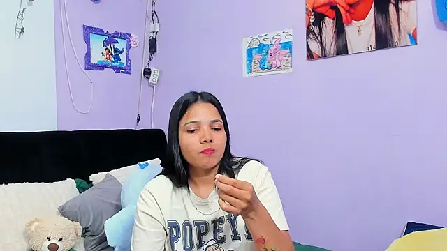 Snapshot of sara_mendez2 chatting on 21, 10, 2025 sara mendez2 online show from 21, 10, 2025