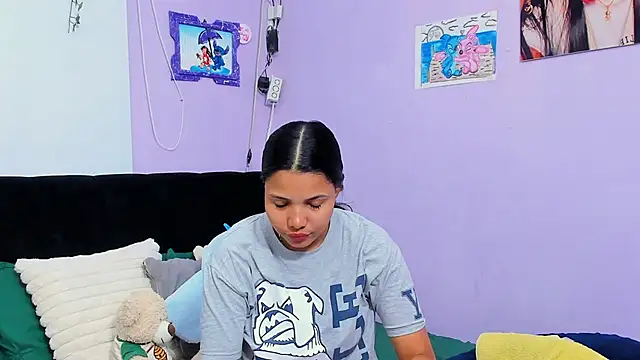 Snapshot of sara_mendez2 chatting on 24, 10, 2025 sara mendez2 online show from 24, 10, 2025