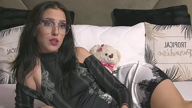 AishaHummer online show from 8, 10, 2025