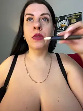 Snapshot of Evelinia chatting on 7, 3, 2025 Evelinia online show from 7, 3, 2025