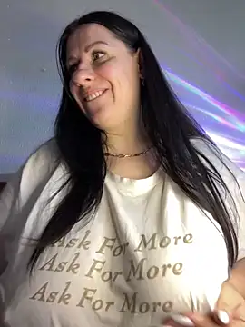 Snapshot of Evelinia chatting on 25, 9, 2025 Evelinia online show from 25, 9, 2025