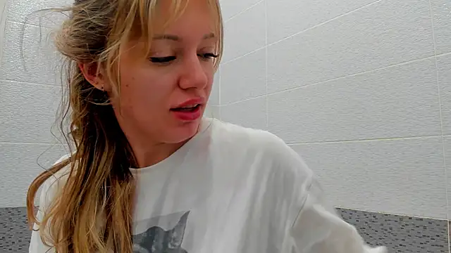 foxy blond online show from 16, 4, 2026