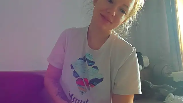 Snapshot of foxy_blond chatting on 1, 5, 2026 foxy blond online show from 1, 5, 2026