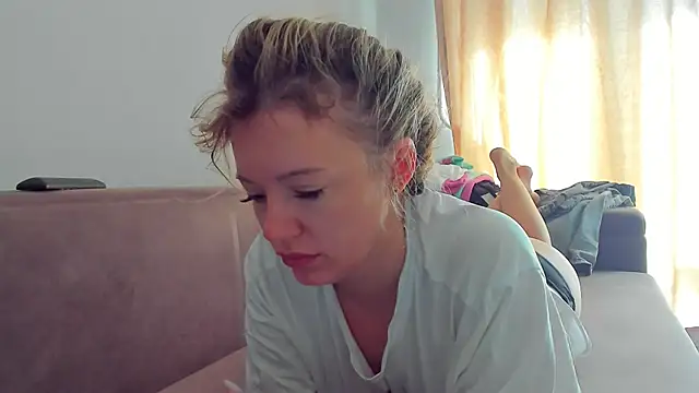 Snapshot of foxy_blond chatting on 26, 5, 2026 foxy blond online show from 26, 5, 2026