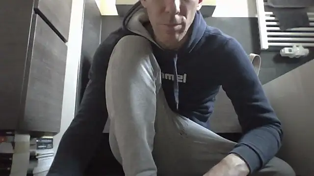 Snapshot of JAK-81 chatting on 8, 4, 2026 JAK-81 online show from 8, 4, 2026