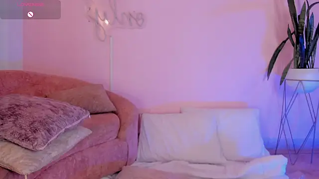 Lucy Vega online show from 20, 11, 2025