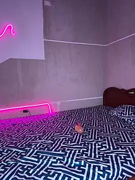 Mauuu18 online show from 1, 2, 2025